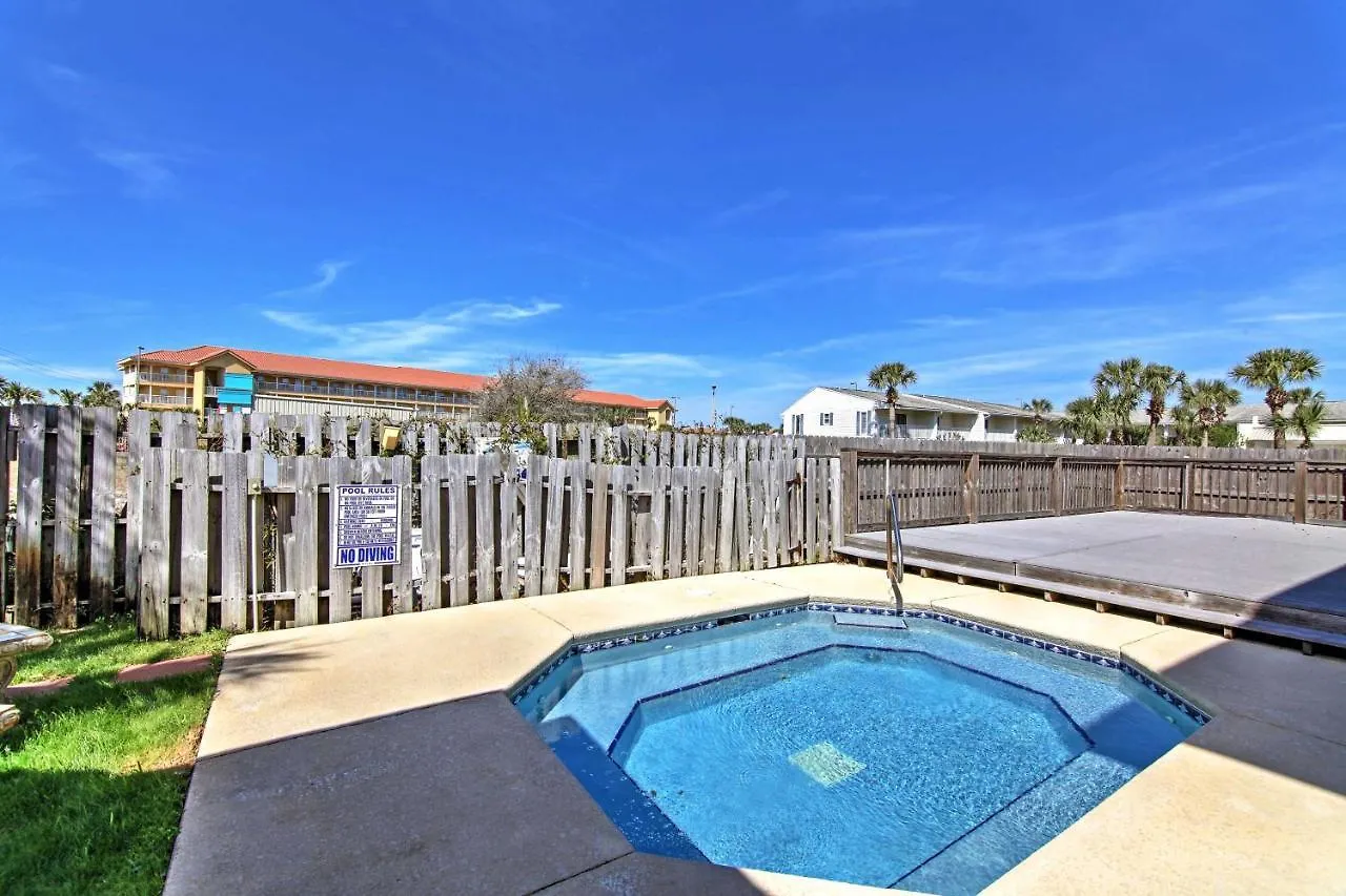 Beautiful Townhome Steps From Miramar Beach! Destin